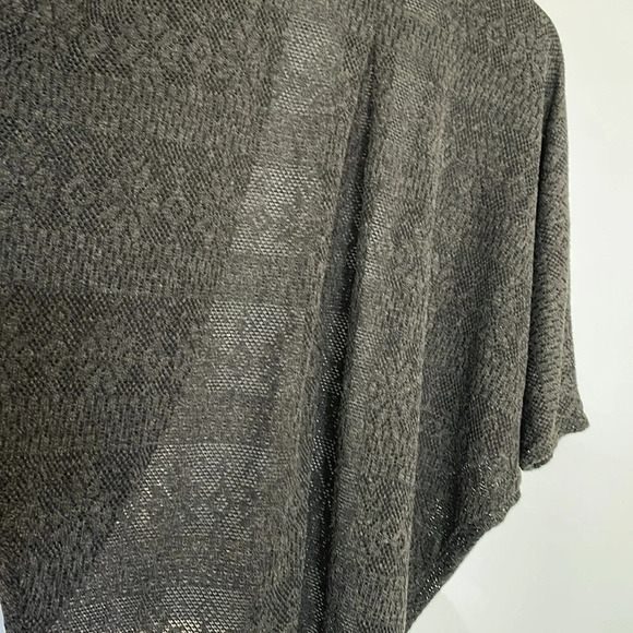 Flying Tomato Kimono Gray Crochet Duster Boho
Size Small - Picture 6 of 6